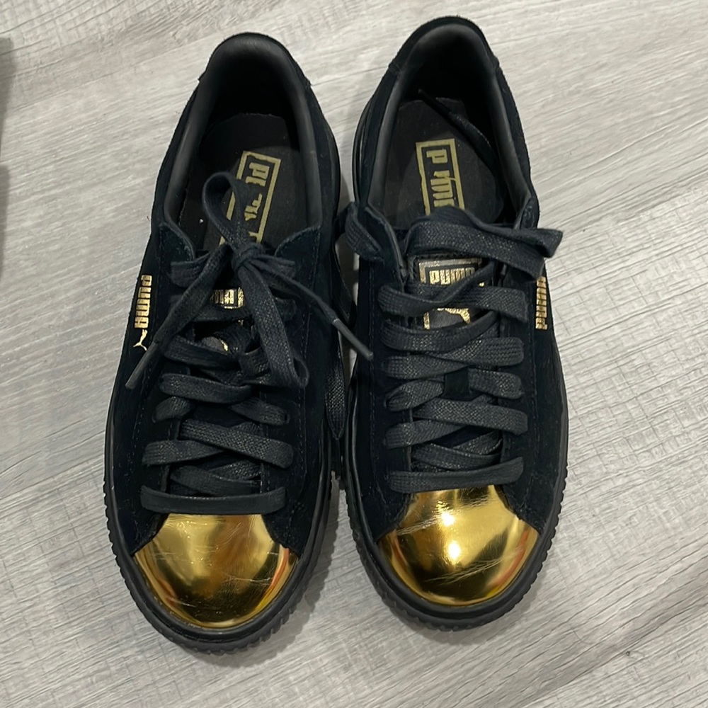 suede platform pumas